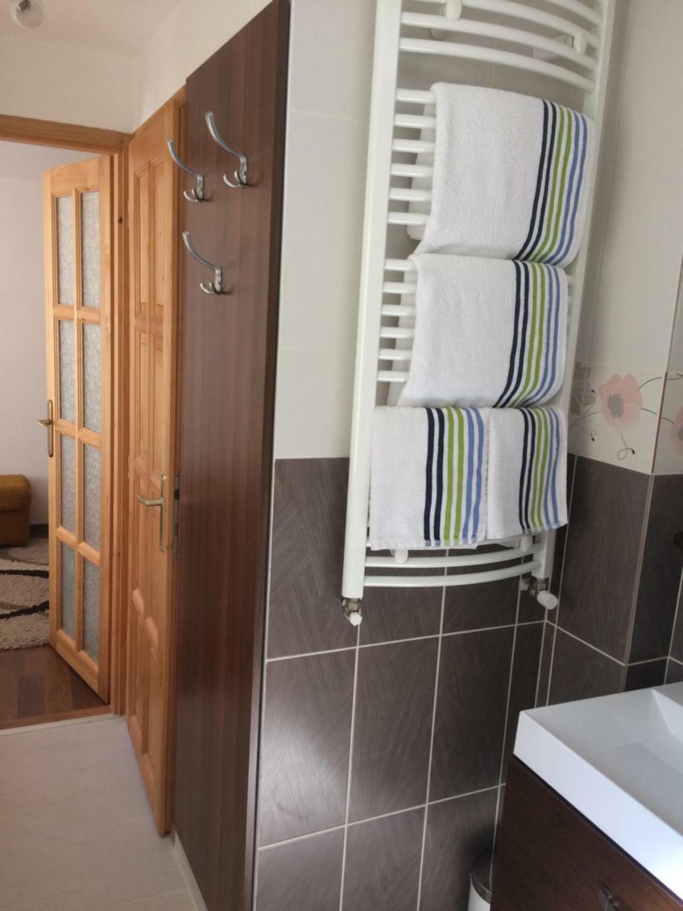 Liliom Vendeghaz Appartement Visegrád Buitenkant foto